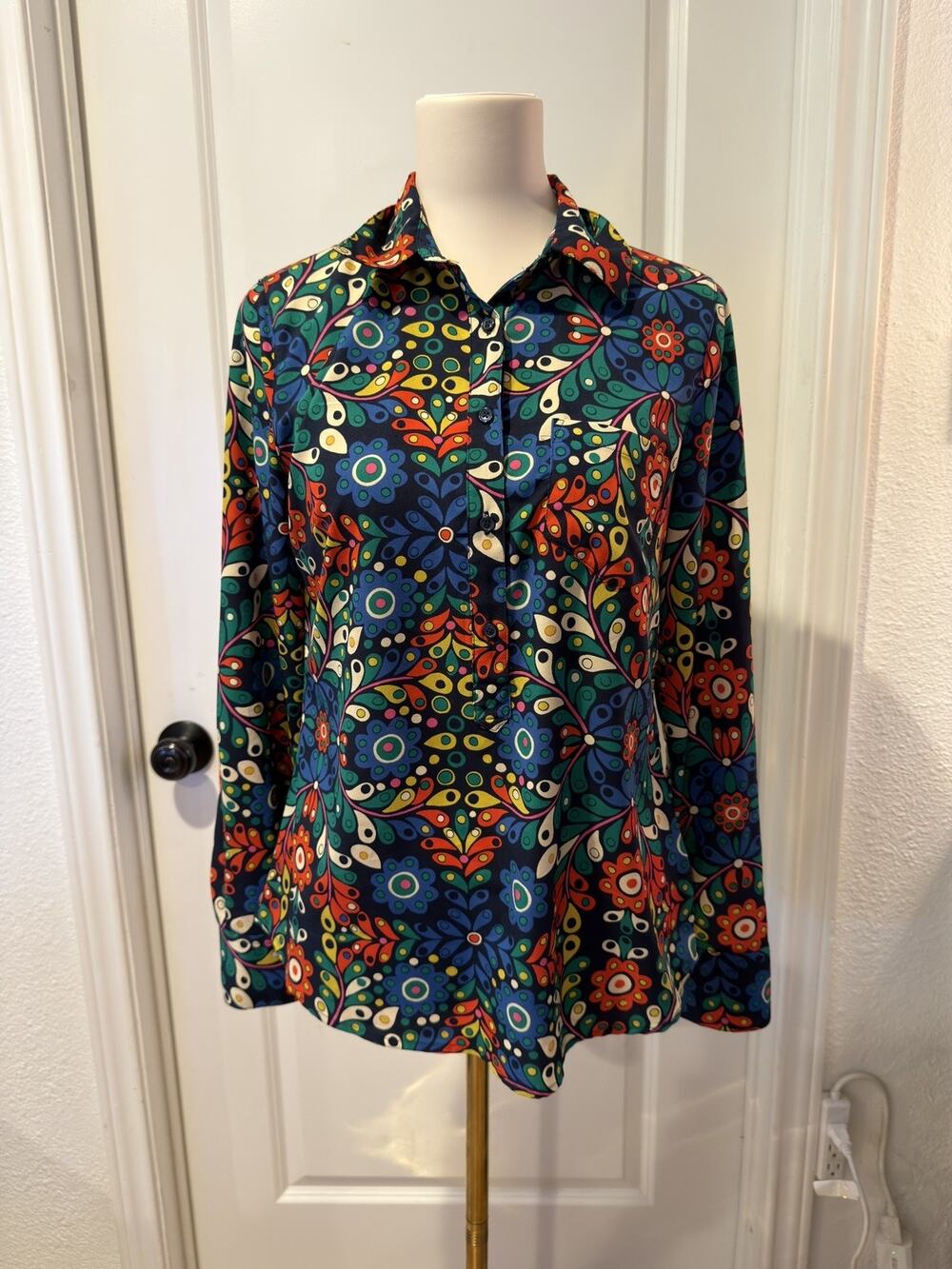 Merona Women’s Colorful Retro 70’s Mod Paisley half button down shirt size S